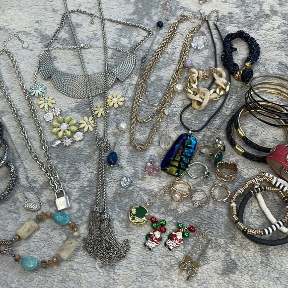 Bulk Lot of Mixed Fashion Costume Jewelry Necklaces Rings Bracelets Earrings - Picture 1 of 11